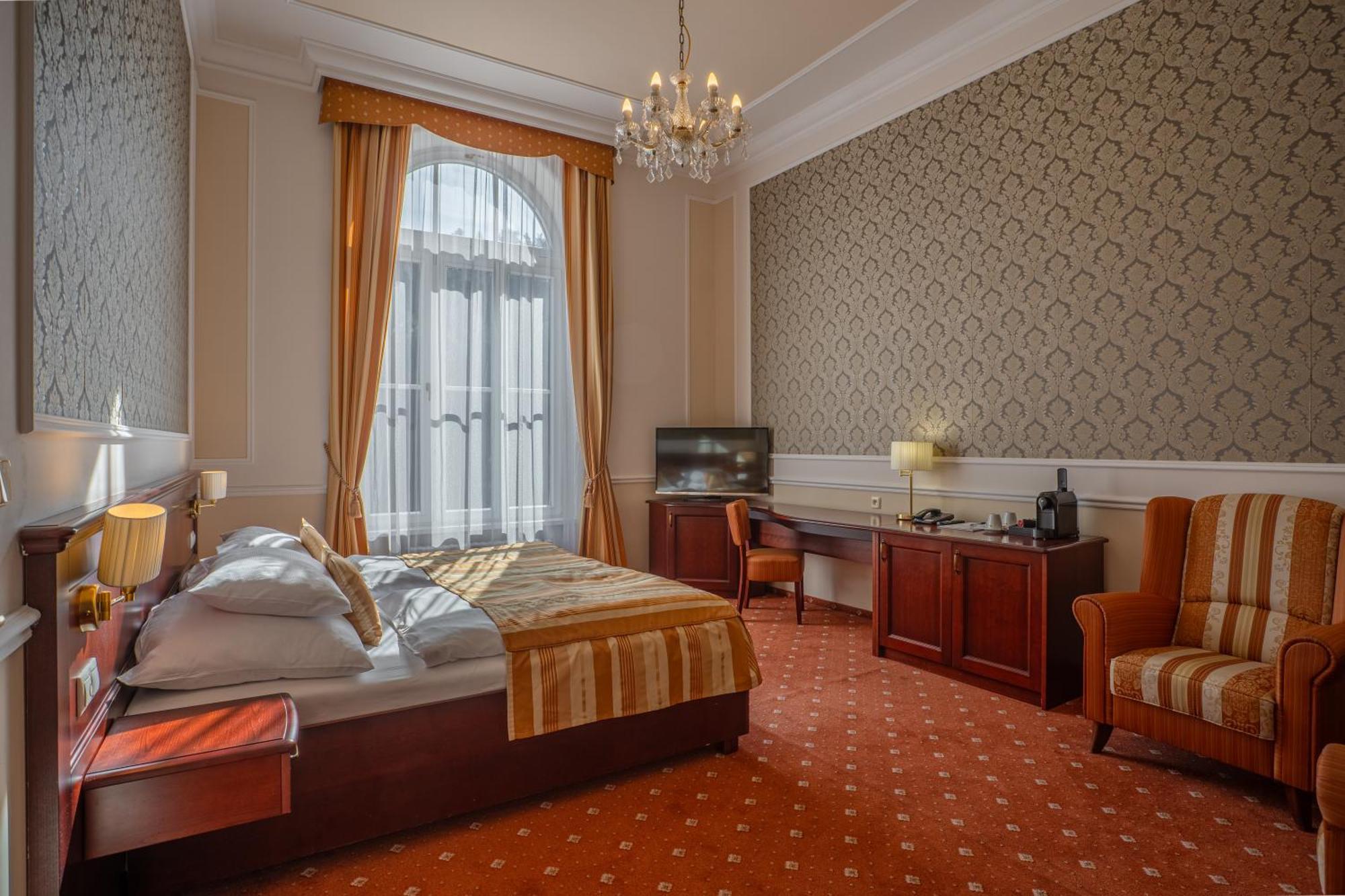 Hotel Radium Palace Jachymov Exterior photo