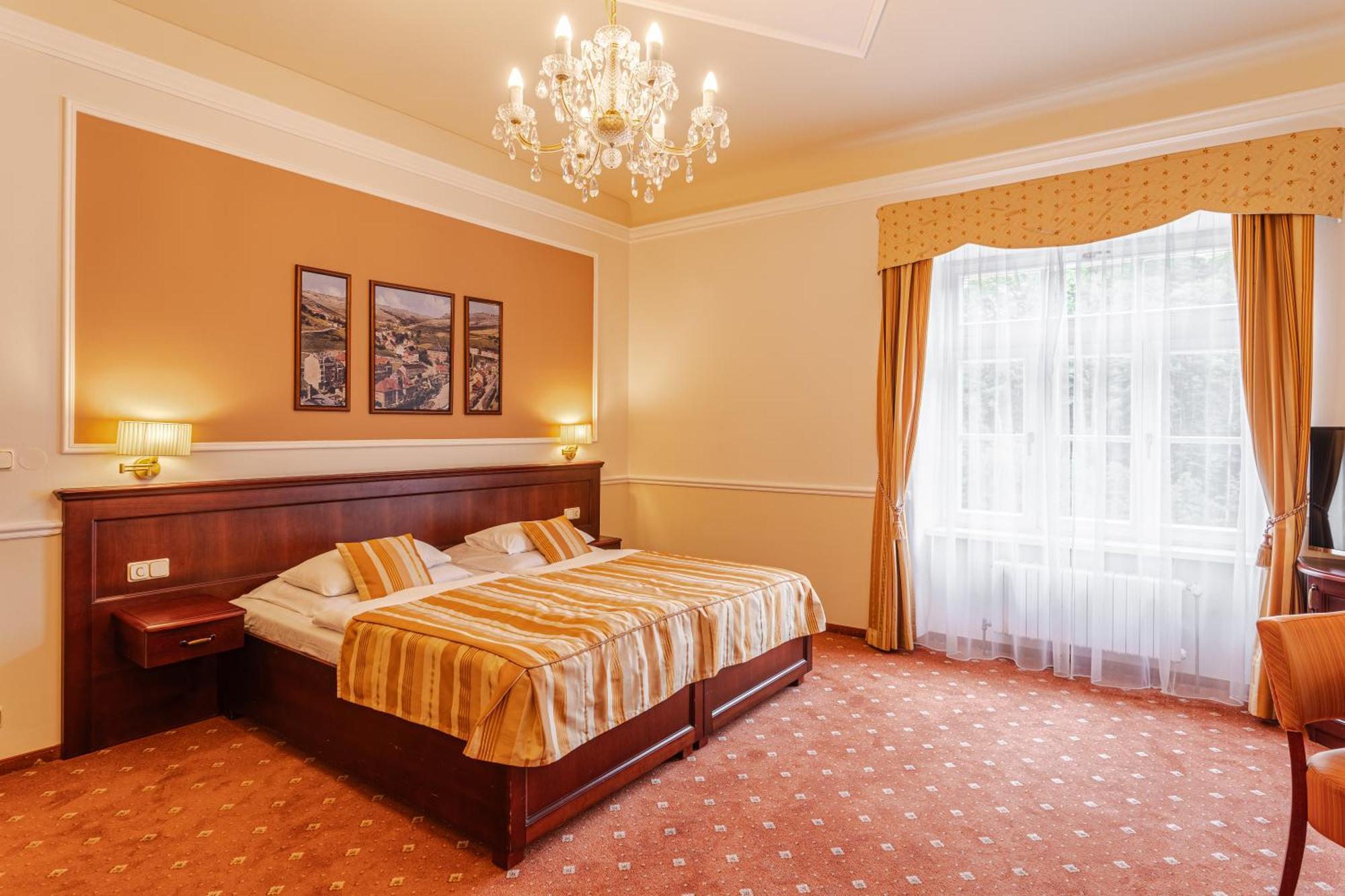 Hotel Radium Palace Jachymov Exterior photo