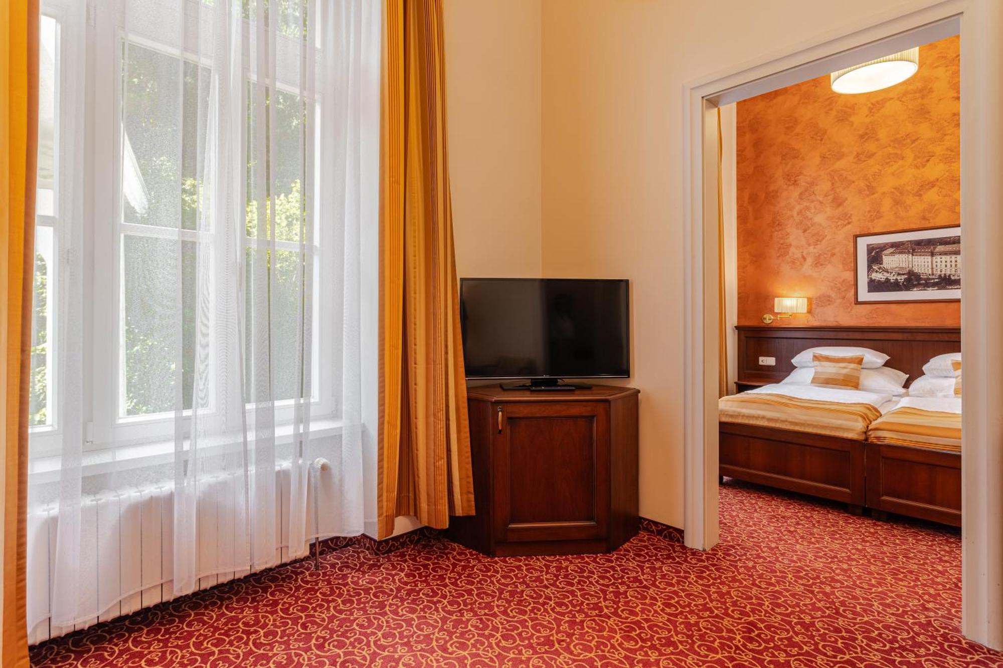 Hotel Radium Palace Jachymov Exterior photo
